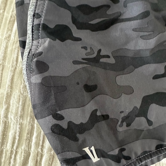 Vuori Clementine 2.0 Women's Camouflage Athletic Shorts. 2” - Picture 4 of 9